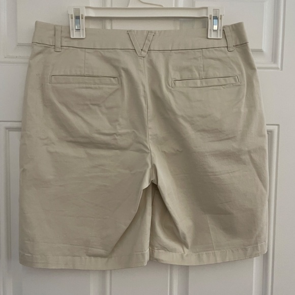 Khakis by Gap Boyfriend  Roll Up Shorts - Picture 3 of 12